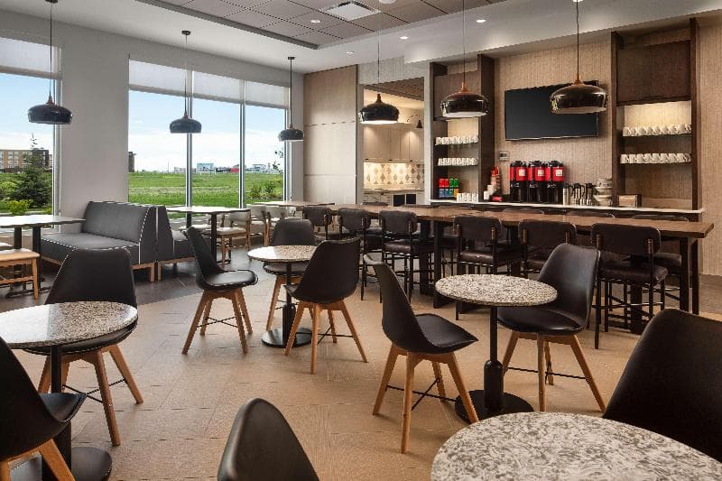 Hyatt Place Calgary Airport 4