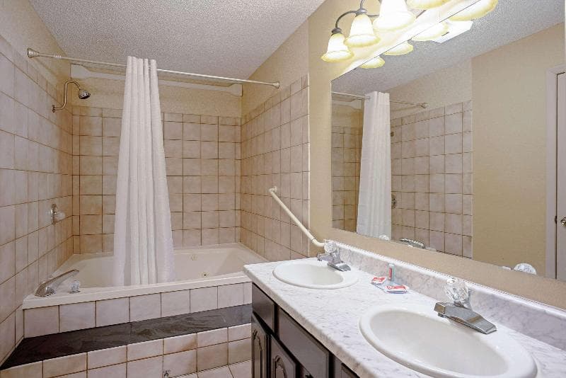 Quality Inn 4