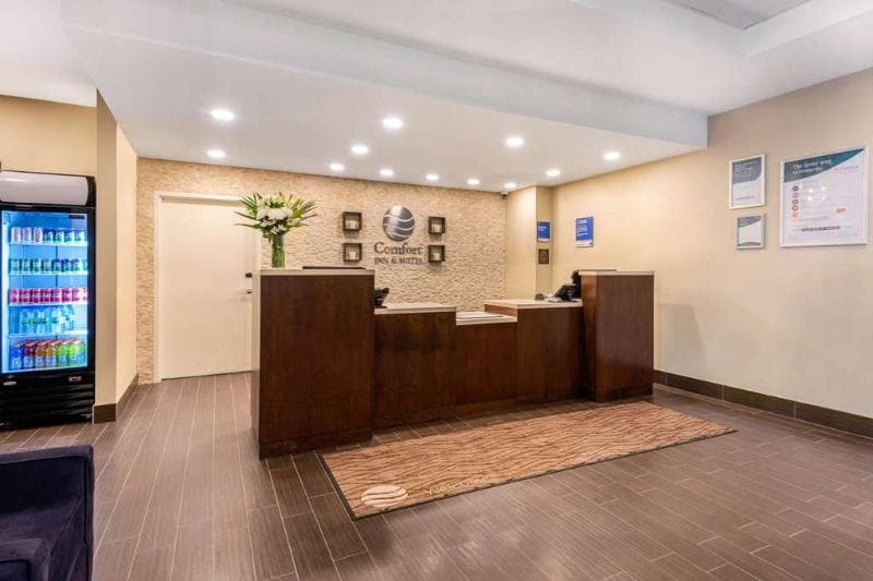 Comfort Inn & Suites 3