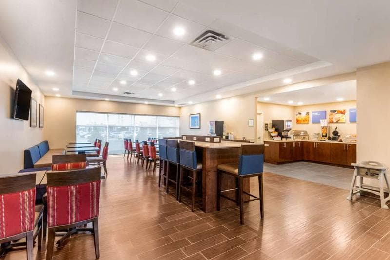 Comfort Inn & Suites photo 1