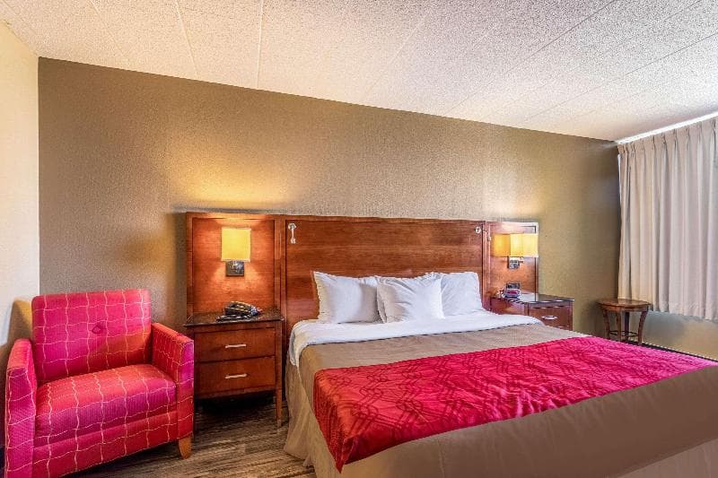Econo Lodge 4