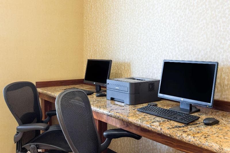The Oaks Hotel & Suites photo 1