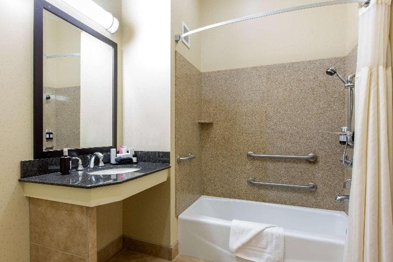 The Oaks Hotel & Suites 5
