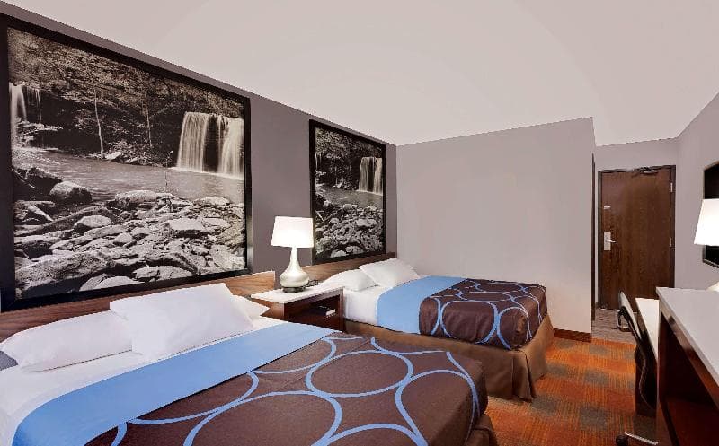 Super 8 by Wyndham Fayetteville 3