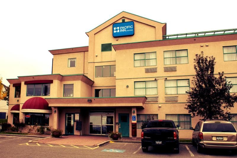 Pacific Inn & Suites photo 1