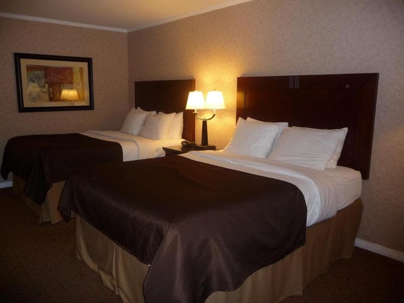 Pacific Inn & Suites 5
