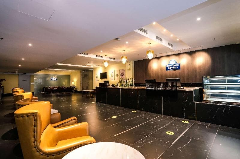Days Hotel & Suites By Wyndham Fraser Business 5