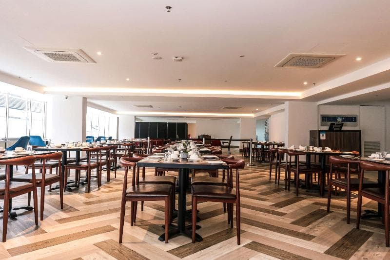 Days Hotel & Suites By Wyndham Fraser Business 4