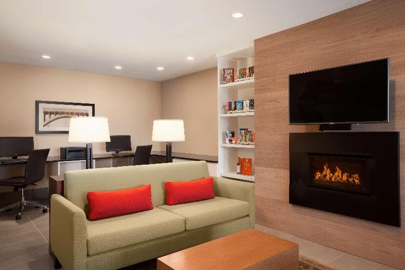 Country Inn & Suites by Radisson, Bozeman, MT 3