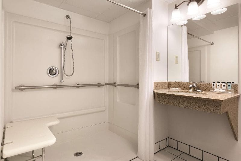 Country Inn & Suites by Radisson, Traverse City, MI 4
