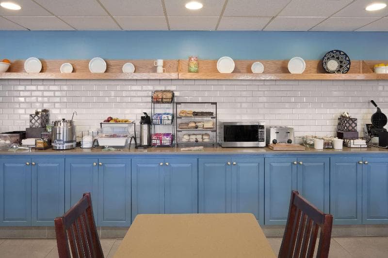 Country Inn & Suites by Radisson, Warner Robins, GA 2