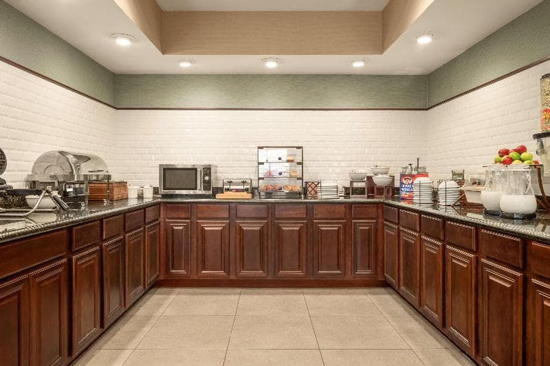 Country Inn & Suites by Radisson, Lima, OH 3