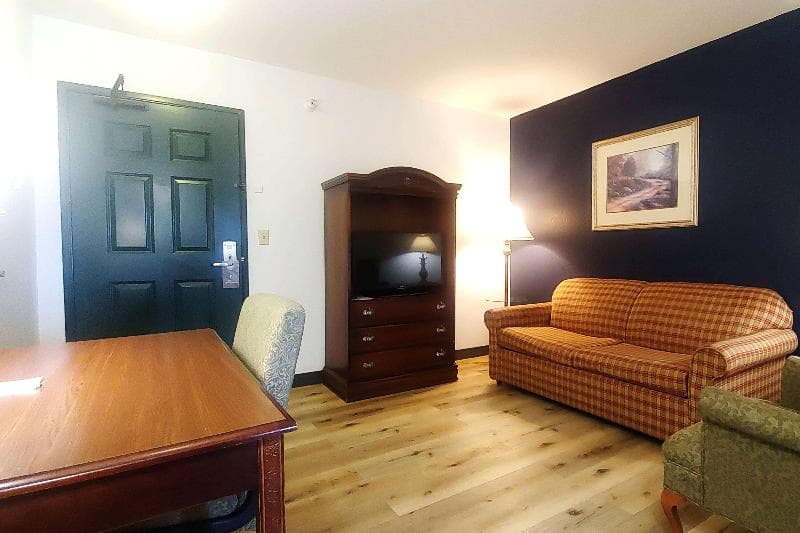 Wingate By Wyndham Youngstown photo 1