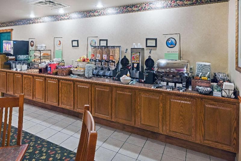 Country Inn & Suites by Radisson, Chambersburg, PA 3