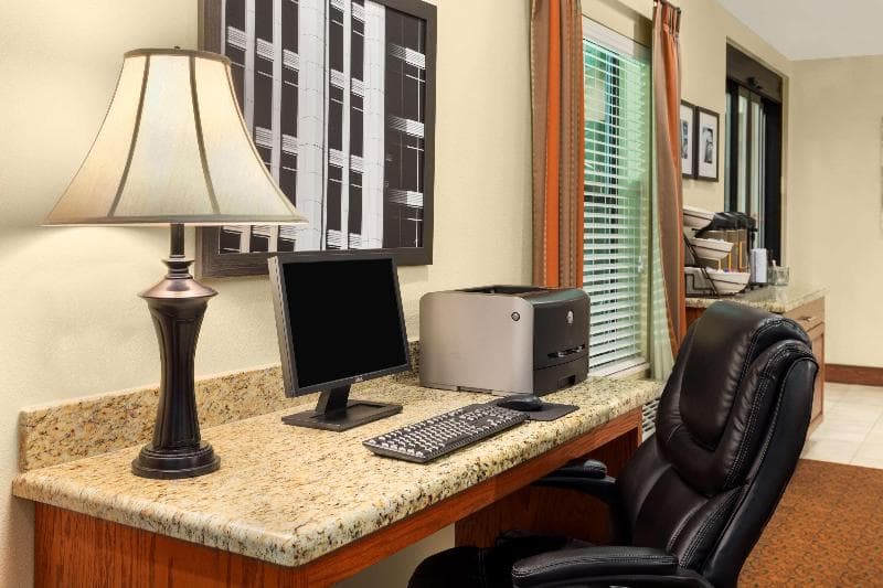 Comfort Inn & Suites photo 1