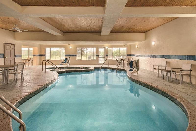 Country Inn & Suites By Radisson, West Bend, Wi 4