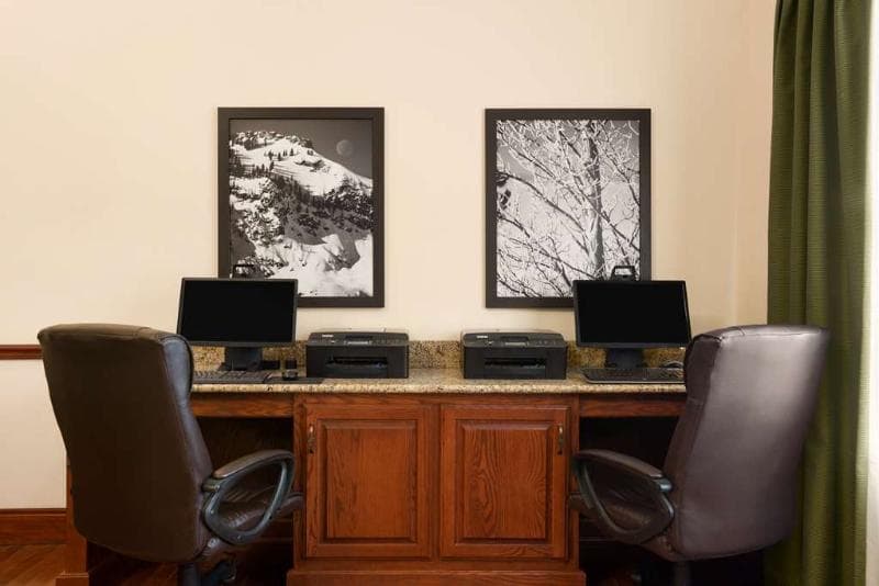 Country Inn & Suites by Radisson, Beckley, WV 3