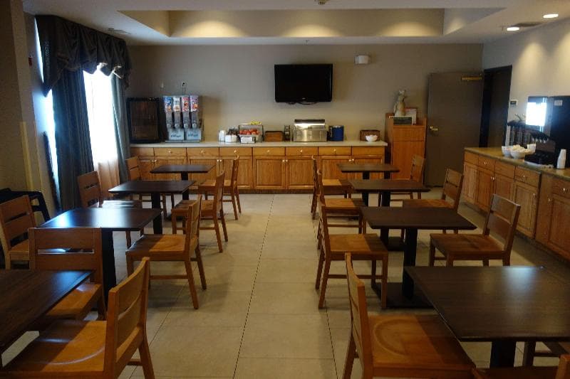 Red Roof Inn & Suites Birmingham - Bessemer 2