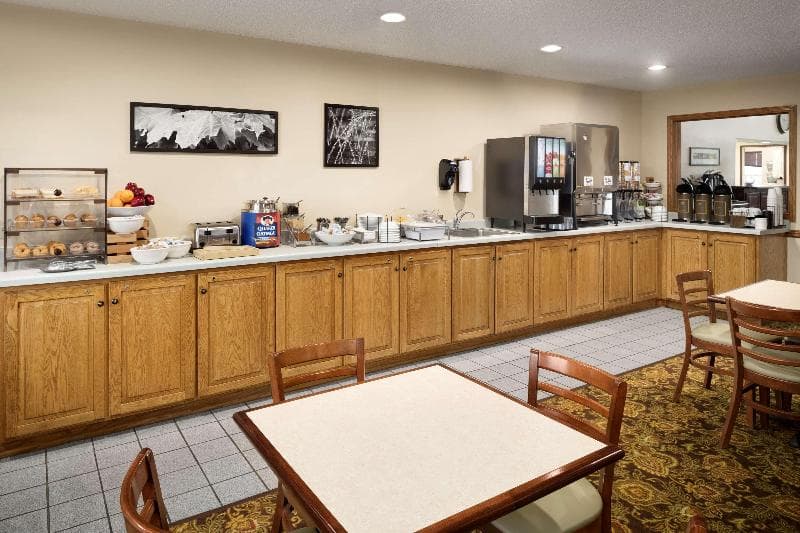 Country Inn Suites By Radisson Grinnell Ia 3