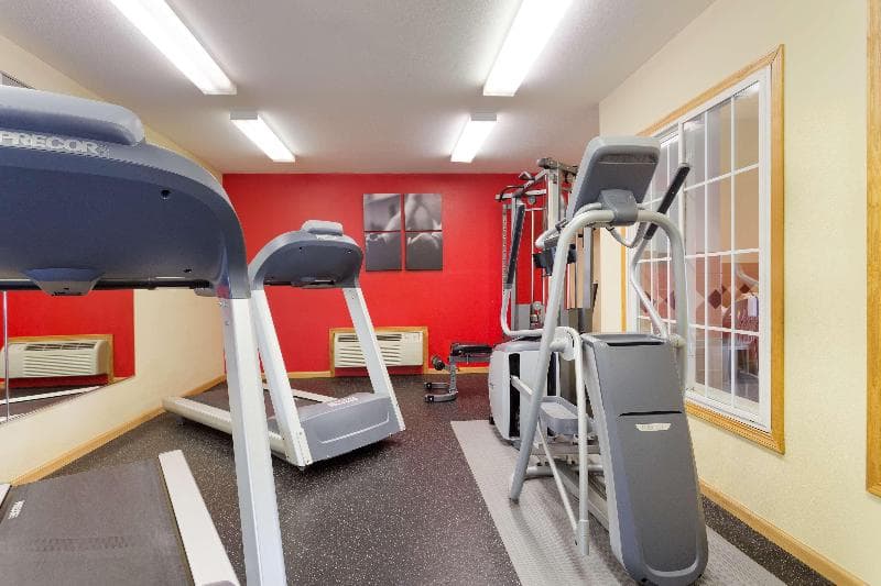 Country Inn & Suites by Radisson, Nevada, MO 2