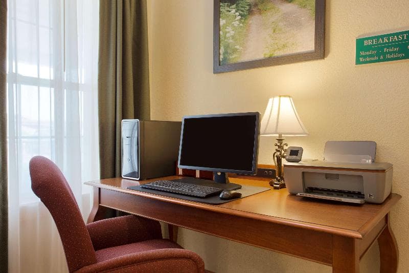 Country Inn & Suites by Radisson, Nevada, MO photo 1