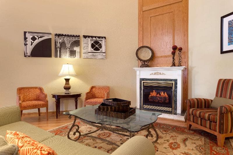 Country Inn & Suites by Radisson, Nevada, MO 5