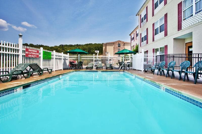Country Inn & Suites by Radisson, Rome, GA 3