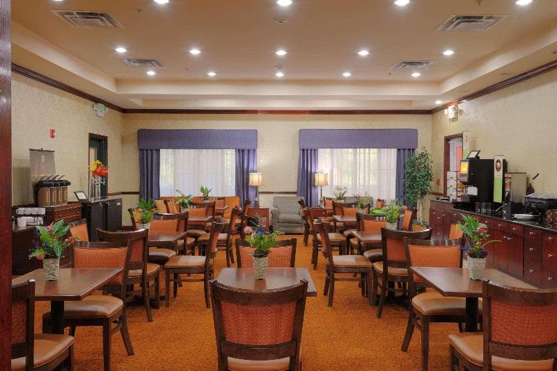 Country Inn & Suites by Radisson, Savannah Airport, GA 3