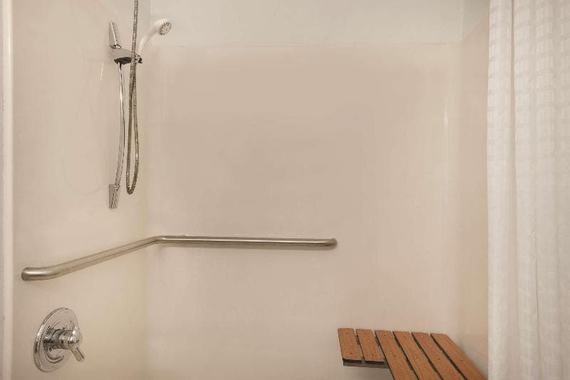 Country Inn & Suites by Radisson, Valparaiso, IN 4
