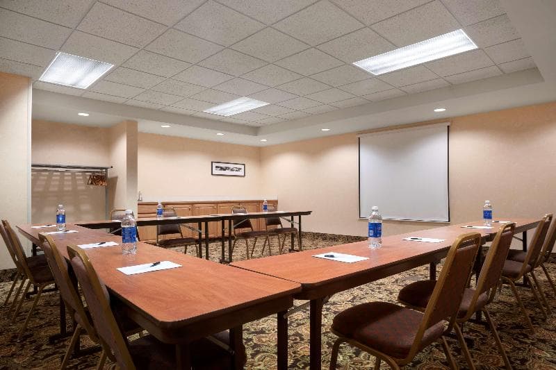 Country Inn & Suites By Radisson, Dundee, Mi 5