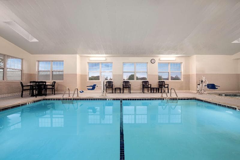 Country Inn & Suites By Radisson, Dundee, Mi 4