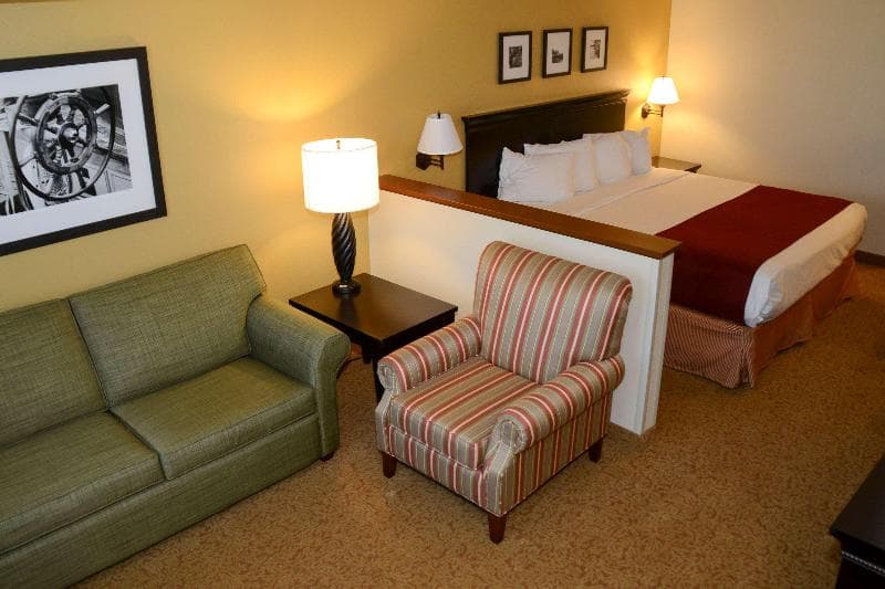 Country Inn & Suites By Radisson, Dundee, Mi 2