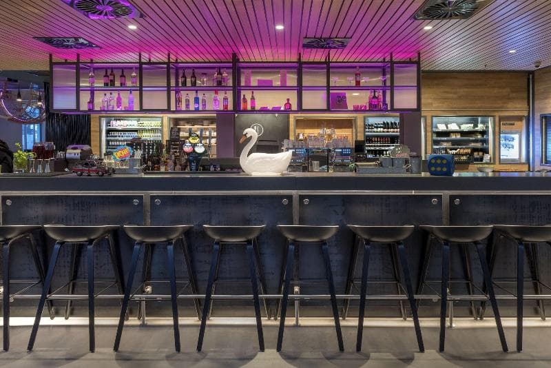 Moxy Edinburgh Airport 5