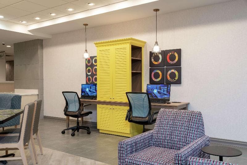 Home2 Suites by Hilton Indianapolis Airport photo 1