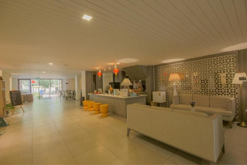 Riverside Floral Inn 4