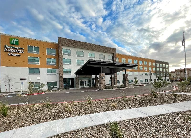 Holiday Inn Express & Suites Phoenix - Airport North 3