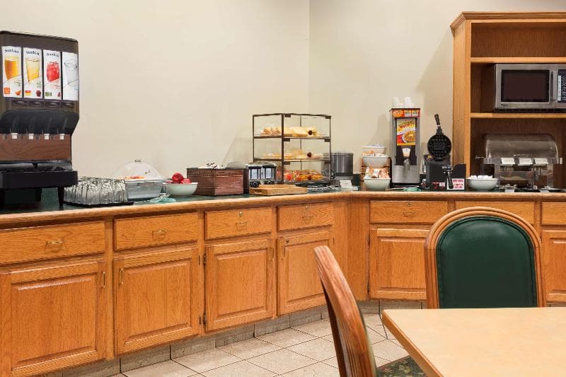 Country Inn Suites By Radisson Salina Ks 3