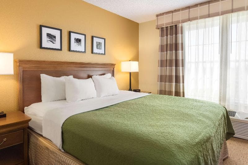 Country Inn Suites By Radisson Salina Ks 4