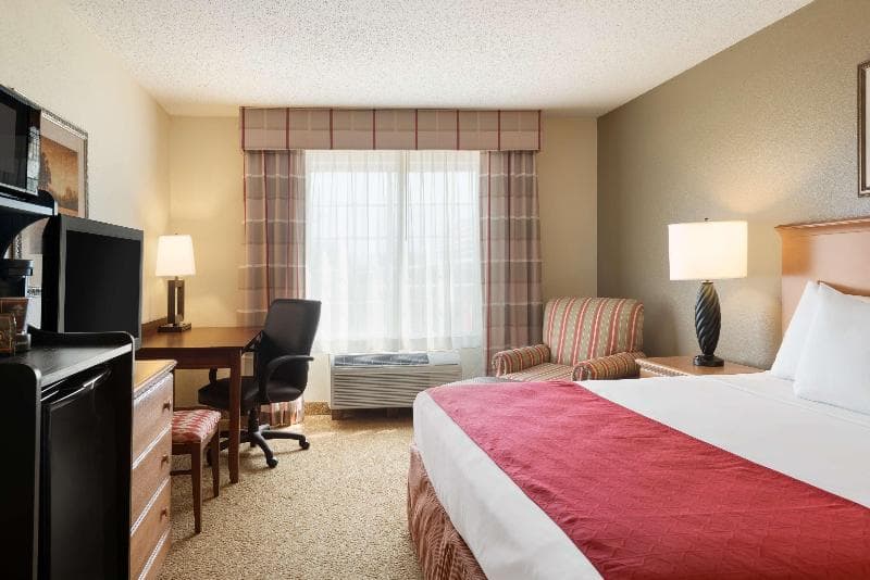 Country Inn & Suites by Radisson, Davenport, IA 2