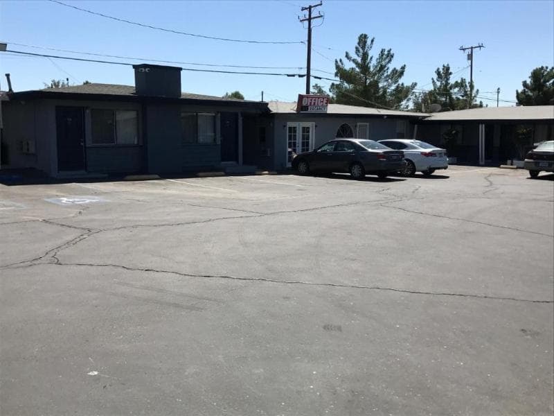 New Corral Motel 4