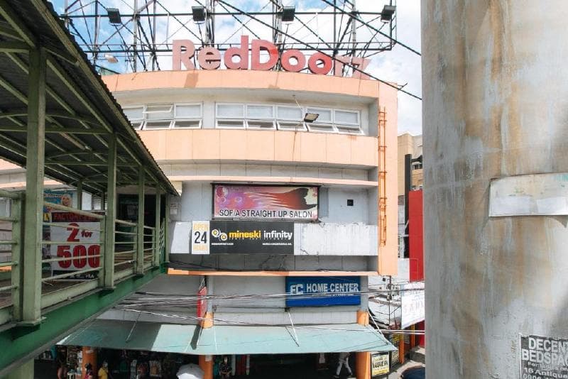 Reddoorz Plus Edsa Congressional photo 1