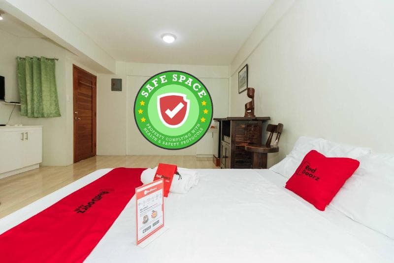 Reddoorz @ Dbuilders Ph1 Taguig main