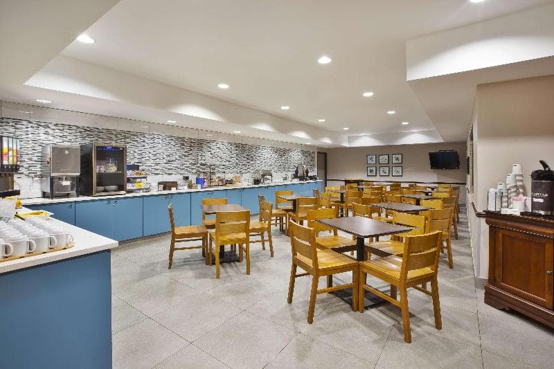 Country Inn And Suites By Radisson Big Rapids Mi 3