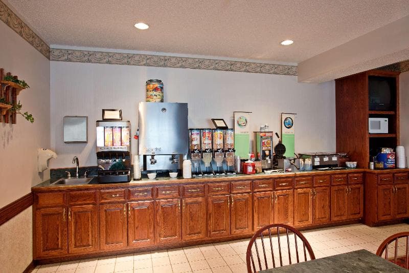 Country Inn & Suites by Radisson, Elk River, MN 3