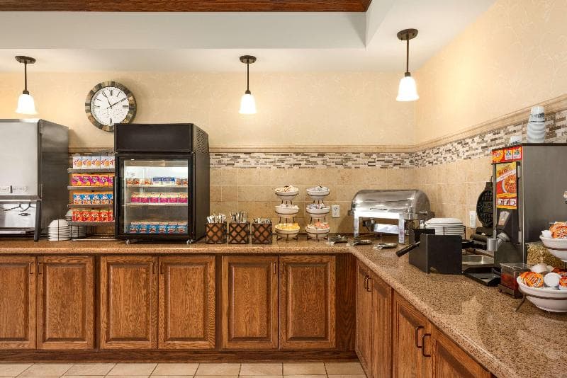 Country Inn & Suites By Radisson, Minot, Nd 3
