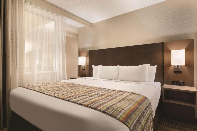 Country Inn & Suites By Radisson, Fergus Falls, Mn 4