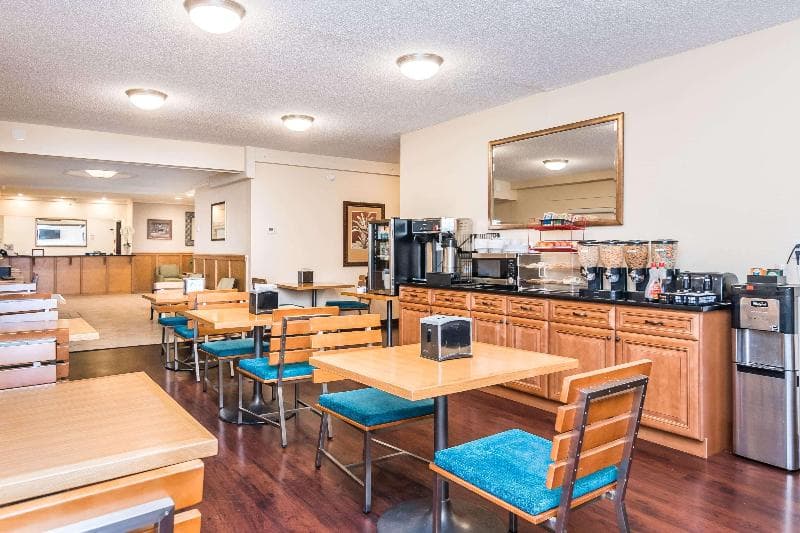Days Inn & Suites By Wyndham Lake Okeechobee 4