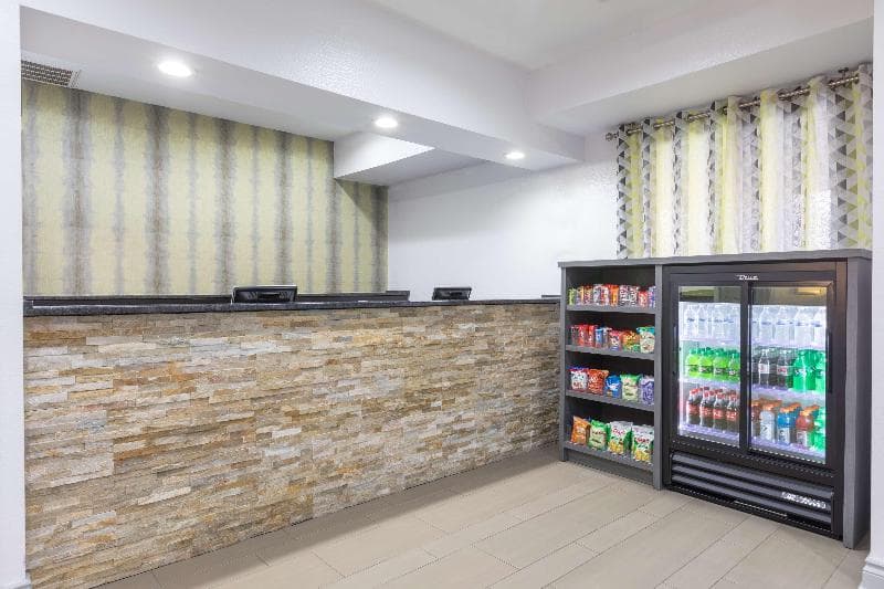 Country Inn & Suites Asheville Downtown Tunnel Road 5