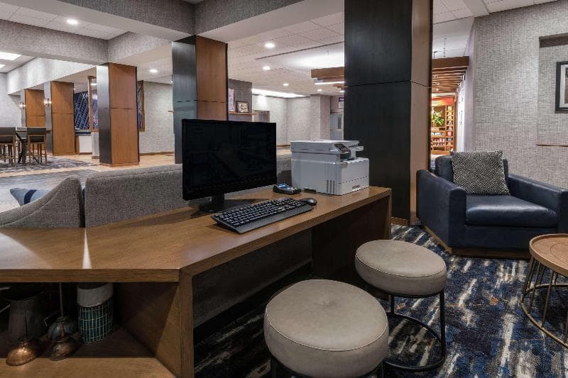 Hampton Inn & Suites Fort Wayne Downtown photo 1