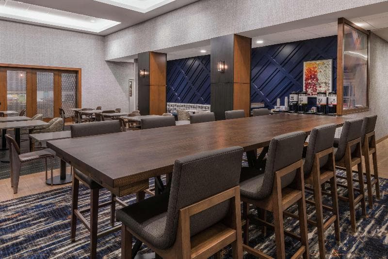Hampton Inn & Suites Fort Wayne Downtown 4